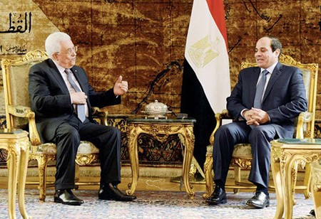 الرئيس المصري عبد الفتاح السيسي مستقبلا الرئيس الفلسطيني محمود عباس افپ