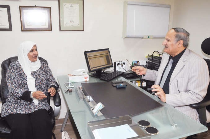 دهشام فؤاد متحدثا للزميلة زينب ابوسيدو
﻿
