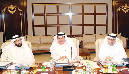 د علي العمير وعيسى الكندري وياسر ابل