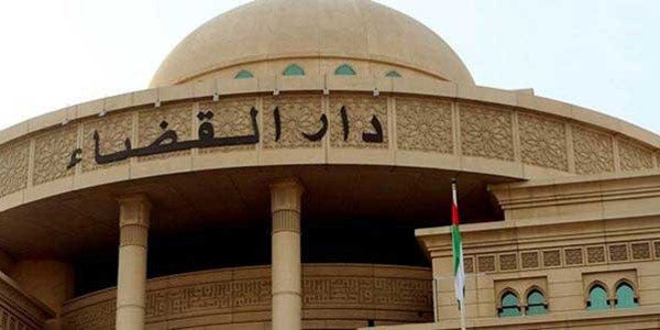 4 طلاب في الشارقة يهتكون عرض زميلهم الاميركي ويصورون الواقعة