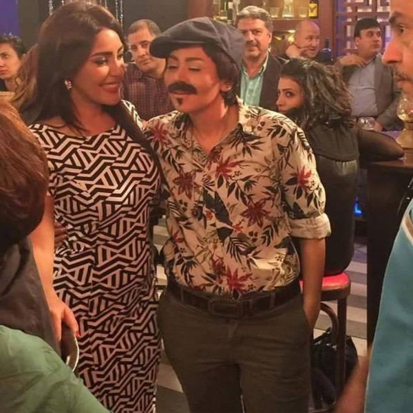 لقاء الخميسي بملابس رجالية في كواليس المسلسل