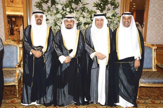 السفير السعودي دعبدالعزيز الفايز مباركا