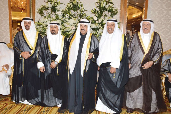 سمو الشيخ ناصر المحمد متوسطا ناصر البعيجان وعادل البعيجان والمعرس سليمان البعيجان ووليد الحوطي