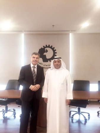 حسين الخرافي مستقبلا فيليب غالي في مقر الاتحاد﻿
