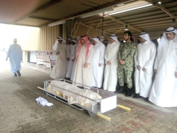 اثناء الصلاة على المتوفى	﻿
