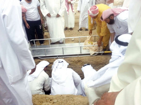 يوارى الثرى﻿