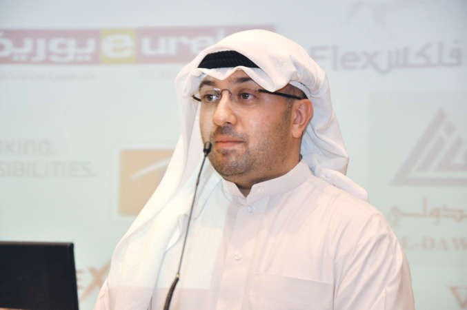عبدالله خاجة ملقيا الكلمة الافتتاحية خلال الحفل 