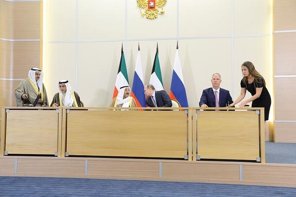 صاحب السمو الامير الشيخ صباح الاحمد والرئيس بوتين يشهدان توقيع مذكرة تفاهم بين الهيئة العامة للاستثمار والصندوق الروسي للاستثمار المباشر بشان برنامج الاستثمار المشترك