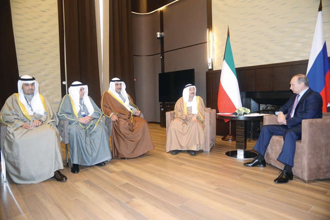 صاحب السمو الامير الشيخ صباح الاحمد خلال اللقاء مع الرئيس الروسي بحضور الشيخ صباح الخالد والشيخ خالد الجراح وانس الصالح ﻿