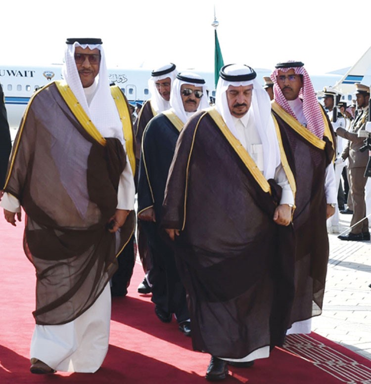 ممثل صاحب السمو الامير الشيخ صباح الاحمد سمو رئيس الوزراء الشيخ جابر المبارك لدى وصوله الى الرياض