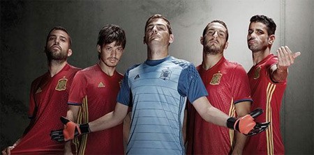 بالصور.. قميص جديد للمنتخب الإسبانى فى "يورو 2016" من أديداس