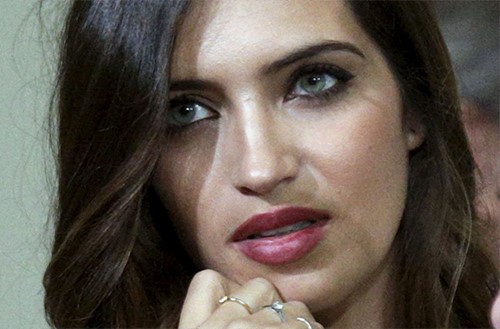 بالصور.. أجمل مذيعة ترافق كاسياس لتسلم أعظم وسام رياضي أسباني 
