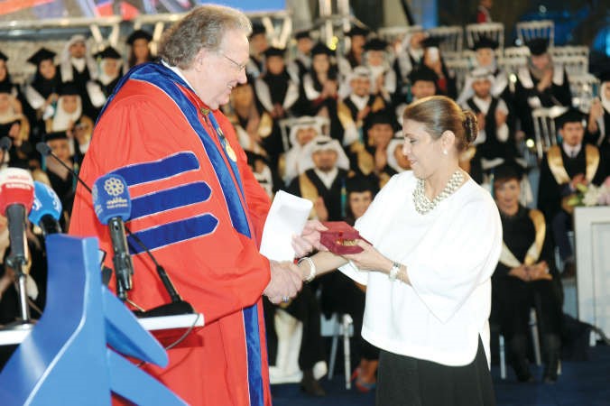 تكريم مستشارة رئيس الجامعة عفاف الرخيص﻿