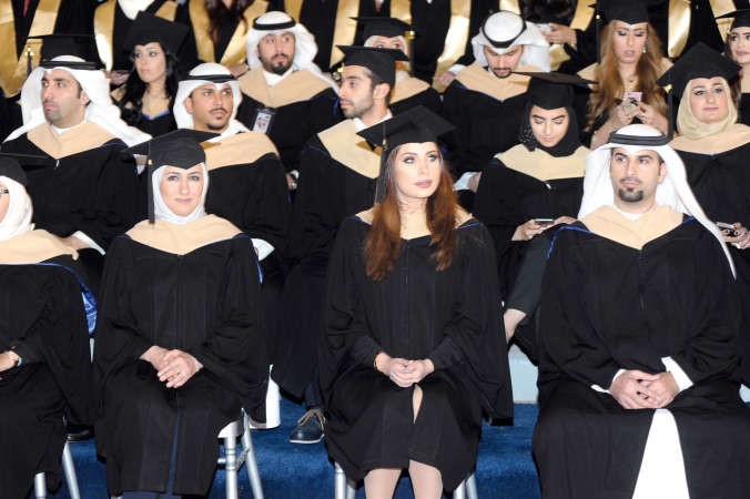 جانب من الخريجين والخريجات المكرمين﻿