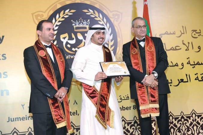 احمد النويبت يتسلم الوسام﻿