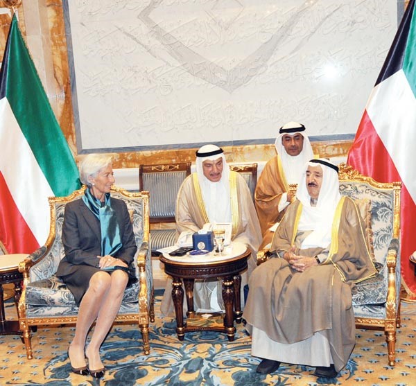 صاحب السمو الامير الشيخ صباح الاحمد لدى استقباله مديرة صندوق النقد الدولي كريستين لاغارد
