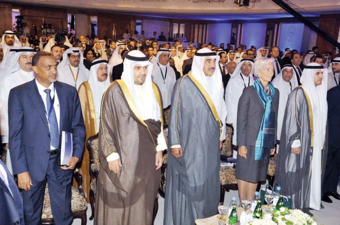 الشيخ صباح الخالد متوسطا انس الصالح ودمحمد الهاشل وكريستين لاغارد ويبدو كبار المصرفيين والاقتصاديين والحضور الكبير في مؤتمر التمويل الاسلامي قاسم باشا