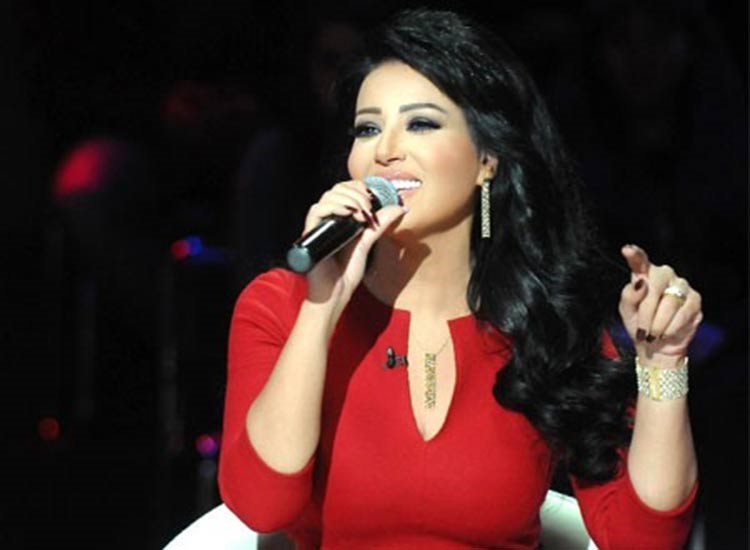بالفيديو.. سخرية عارمة من سمية الخشاب بعد قولها للراحلة فاتن حمامة: ربنا يخليكي لينا ويديكي الصحة