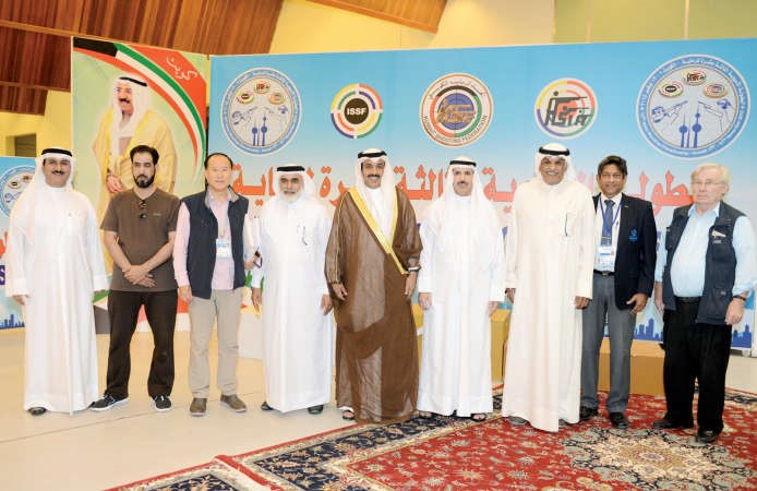 العتيبي وعبيد العصيمي وعدنان الابراهيم مع رؤساء الوفود ﻿