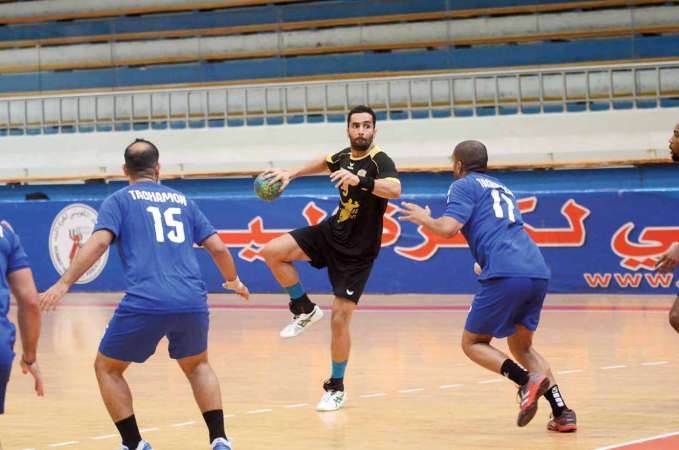  لاعب برقان صالح عطوان في طريقه للتصويب﻿