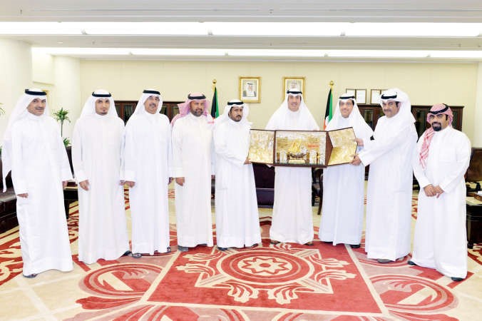نائب رئيس مجلس الامة مبارك الخرينج مستقبلا رئيس واعضاء المجلس التنفيذي للاتحاد العام لعمال الكويت