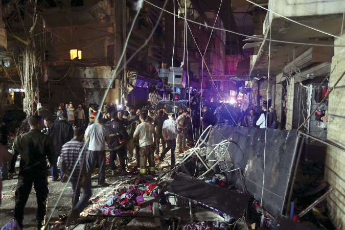 ﻿اثار الدمار الذي خلفه احد الانفجارين الانتحاريين		رويترز﻿