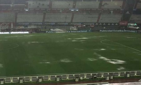 بالصور.. تأجيل مباراة الارجنتين والبرازيل بسبب الأمطار