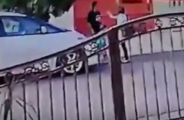 بالفيديو.. لحظة اختطاف طفل أمام عين والدته