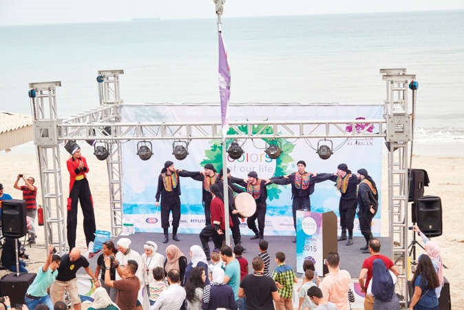 فقرة استعراضية للدبكة