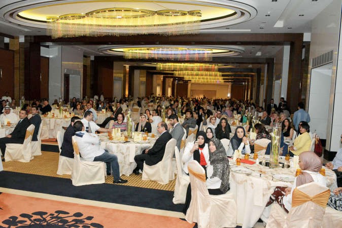 جمع غفير من الحضور في حفل فندق ومركز المؤتمرات ميلينيوم