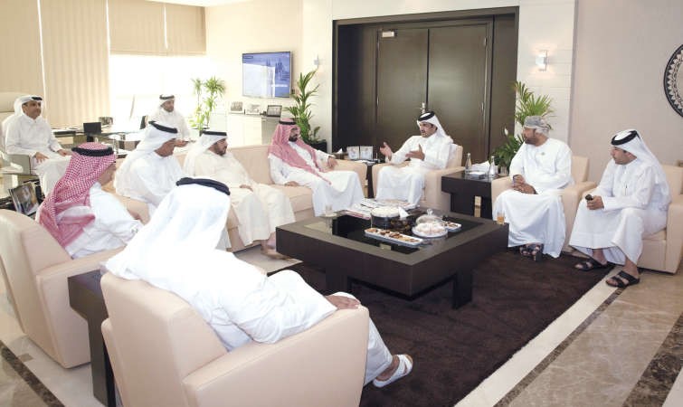 الشيخ جوعان بن حمد خلال لقائه مع امناء اللجان الاولمبية الخليجية﻿