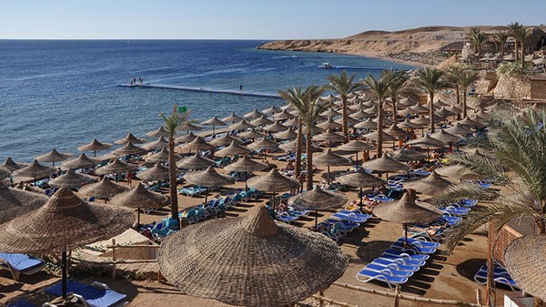 كازاخستان تعلّق الرحلات الجوية السياحية إلى مصر