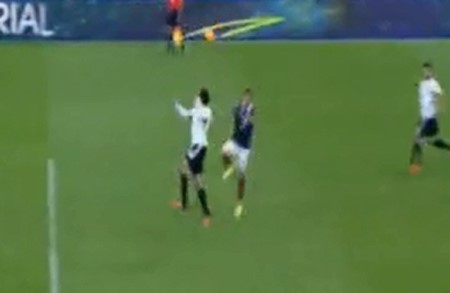 فرنسا تهزم ألمانيا وديا على وقع انفجارات خارج الملعب