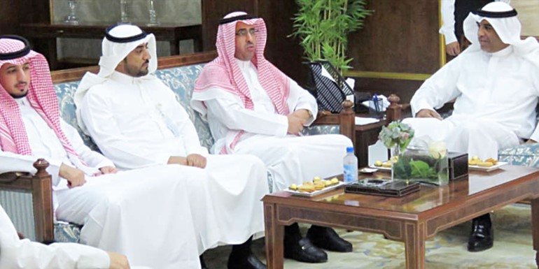 المستشار عبدالرحمن النمش لدى استقباله وفد هيئة مكافحة الفساد السعودية نزاهة برئاسة المدير العام لادارة المعلومات والدراسات دسالم الفرحان 