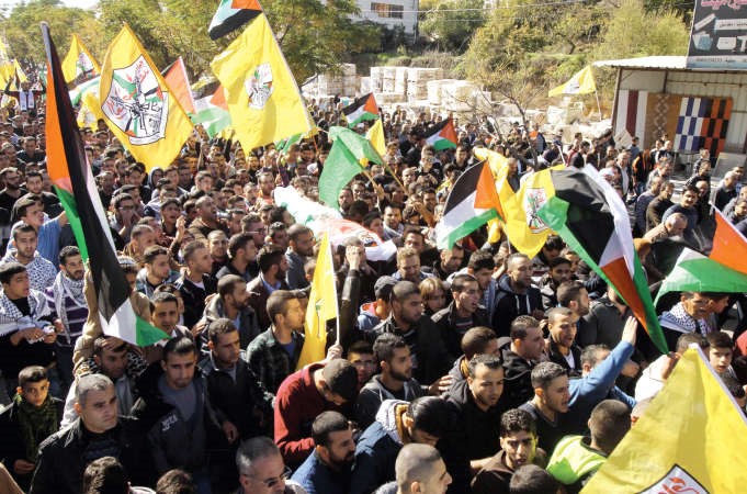 فلسطينيون يشيعون حسن البو الذي قتل برصاص الاحتلال في قرية حلحولامس الاول افپ
