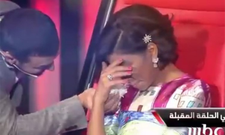 بالفيديو.. شيرين تبكي وتنسحب من "ذا فويس" بسبب صابر الرباعي