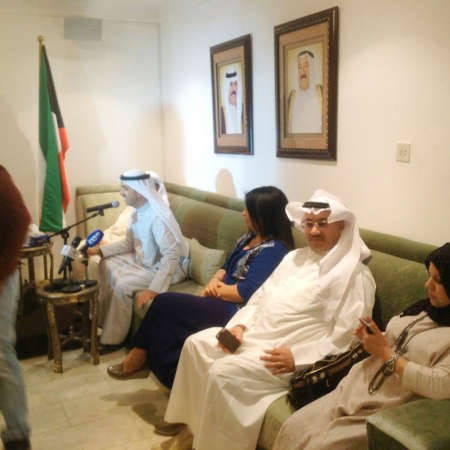 علي الراشد متحدثا في مداخلة له خلال الندوة﻿
