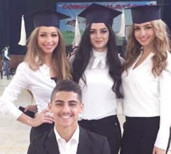 طلاب الاميركية يعتزون بجامعتهم﻿