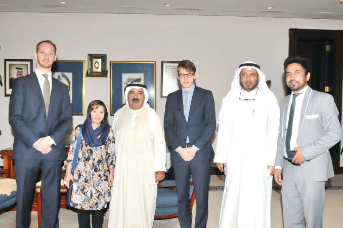 الشيخ ناصر صباح الاحمد مع مدير المعارضالخارجية لمشروع التركواز ماونتنفي افغانستان ويبدو دعبدالله المعتوق﻿