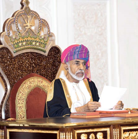 السلطان قابوس بن سعيد مفتتحا اعمال الفترة السادسة لمجلس عمانالعمانية ﻿