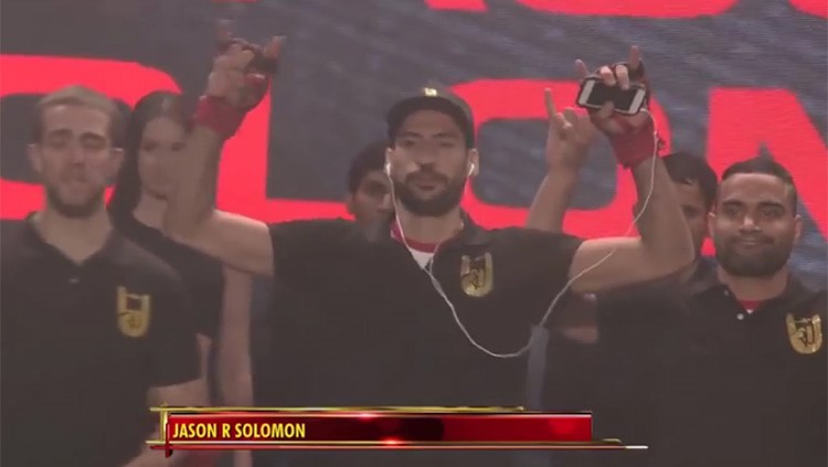  بالفيديو... ملاكم مغرور يسقط أرضاً بعد تسع ثوانٍ فقط! 