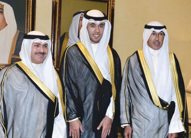 المعرس الشيخ مبارك الفواز متوسطا والده الشيخ فواز الخالد والشيخ خالد العبدالله﻿