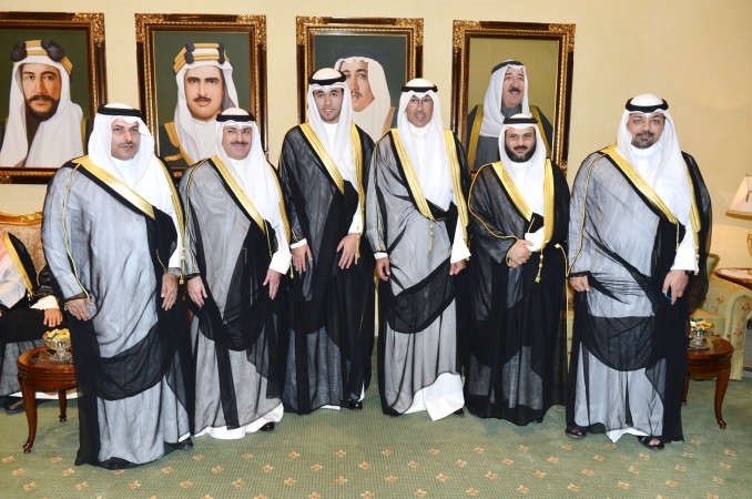 الشيخ يوسف العبدالله وعدد من المهنئين ﻿