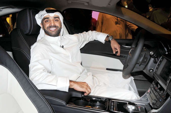 حمد قلم داخل مقصورة جاكوار XF محمد خلوصي