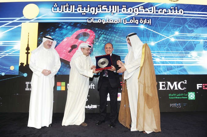 تكريم خالد طلعت ممثل شركة IBM 