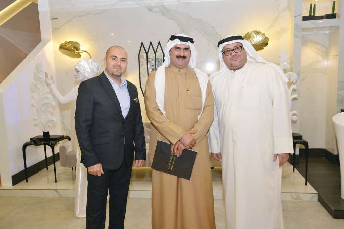 ترحيب بالشيخ امير المالك في افتتاح كازا بوتيك