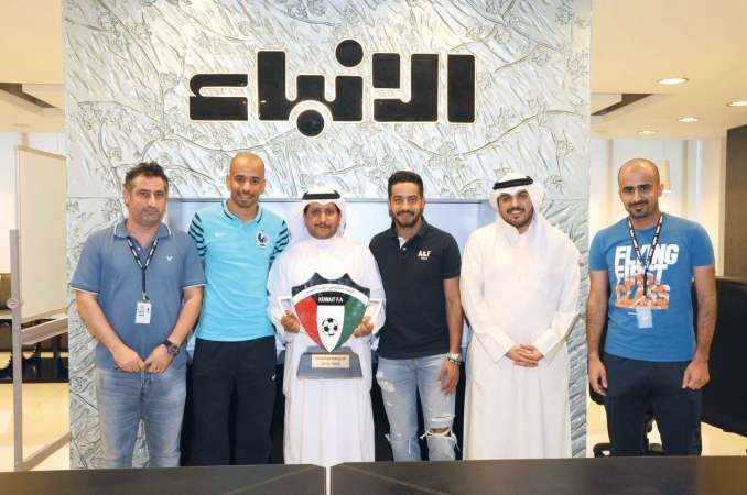 ابطال كاس الاتحاد لكرةالقدم كاظمة مع الزملاء سكرتير تحرير القسم الرياضي سمير بوسعد وعبدالعزيز جاسم ويحيى حميدانيوسف كريم﻿
