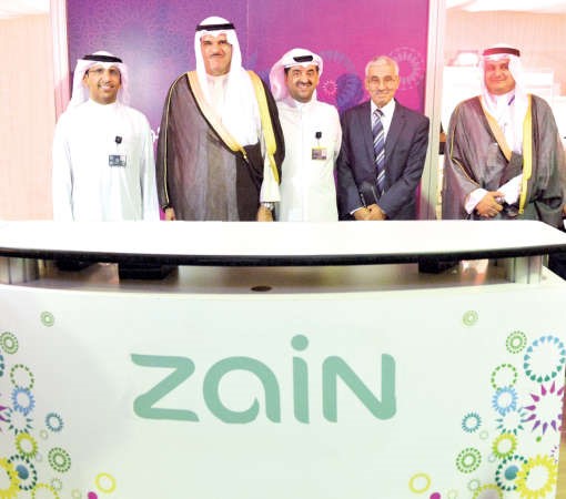 الشيخ سلمان الحمود وماياد الخرافي ودعدنان شهاب الدين في جناح زين