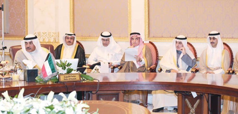 الشيخ صباح الخالد مترئسا وفد الكويت خلال الاجتماع ﻿