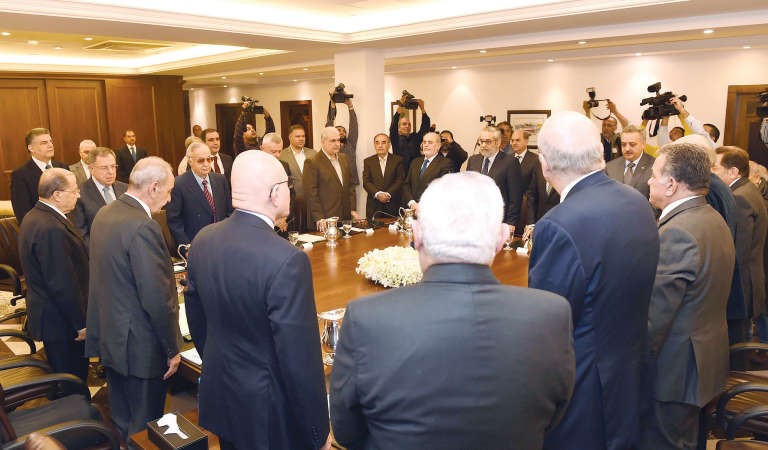 المتحاورون يقفون دقيقة صمت في عين التينة امسمحمود الطويل ﻿